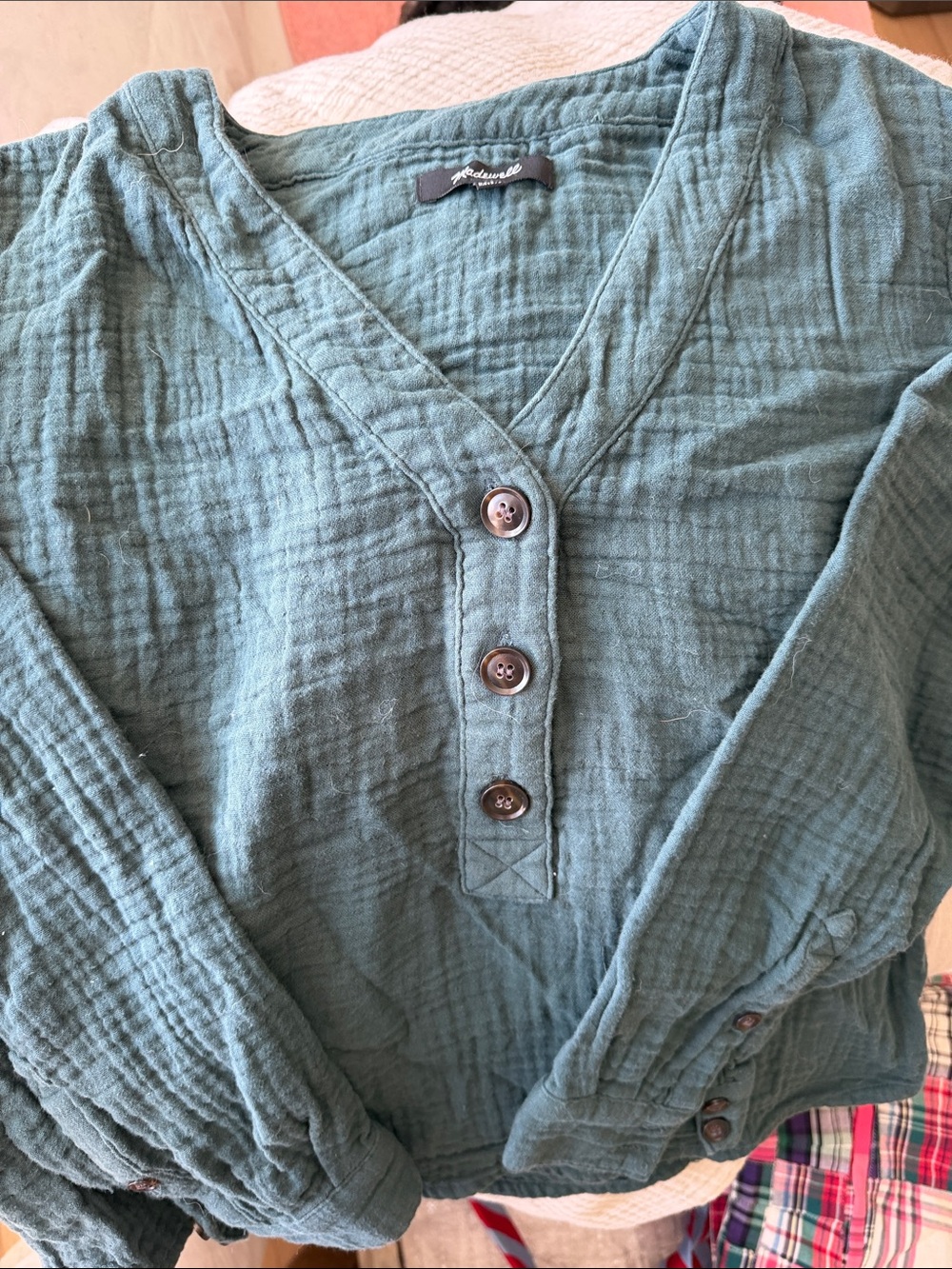 Madewell Textured Button-Front V-Neck Top in Teal Green xs